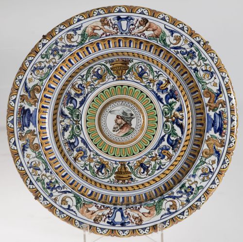 Plato decorativo de loza de La Cartuja de Sevilla (Pickman)