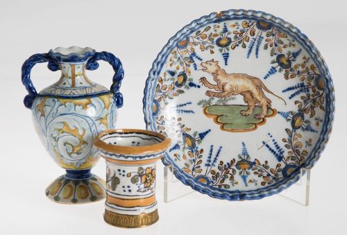 Jarra y secante de cerámica de Talavera de la Reina, España