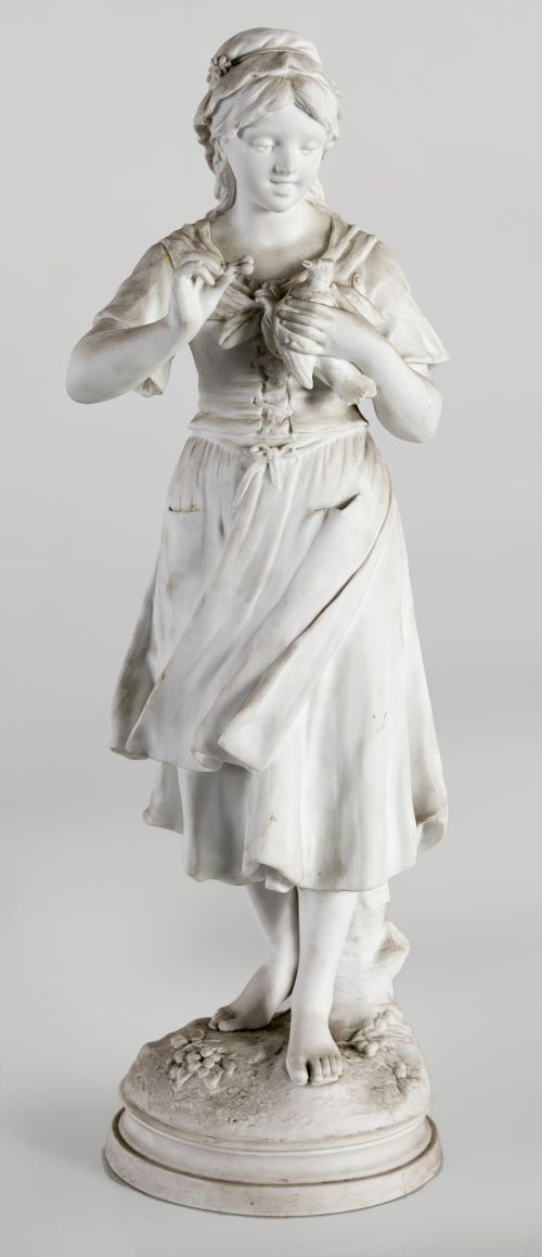 "Joven campesina con paloma", escultura de biscuit, Francia
