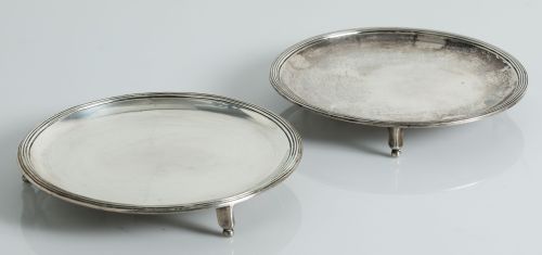 Pareja de salvillas en plata española, marcas de Madrid Vil