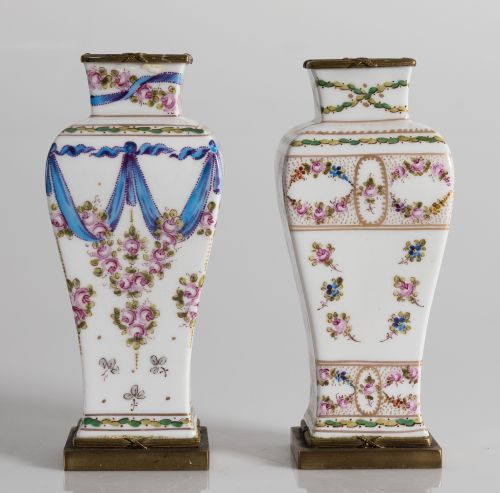 Pareja de jarrones de estilo Luis XVI, Francia, c. 1900