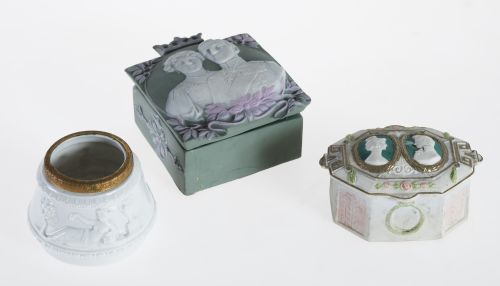 Lote de tres cajas de porcelana, Francia, S. XIX