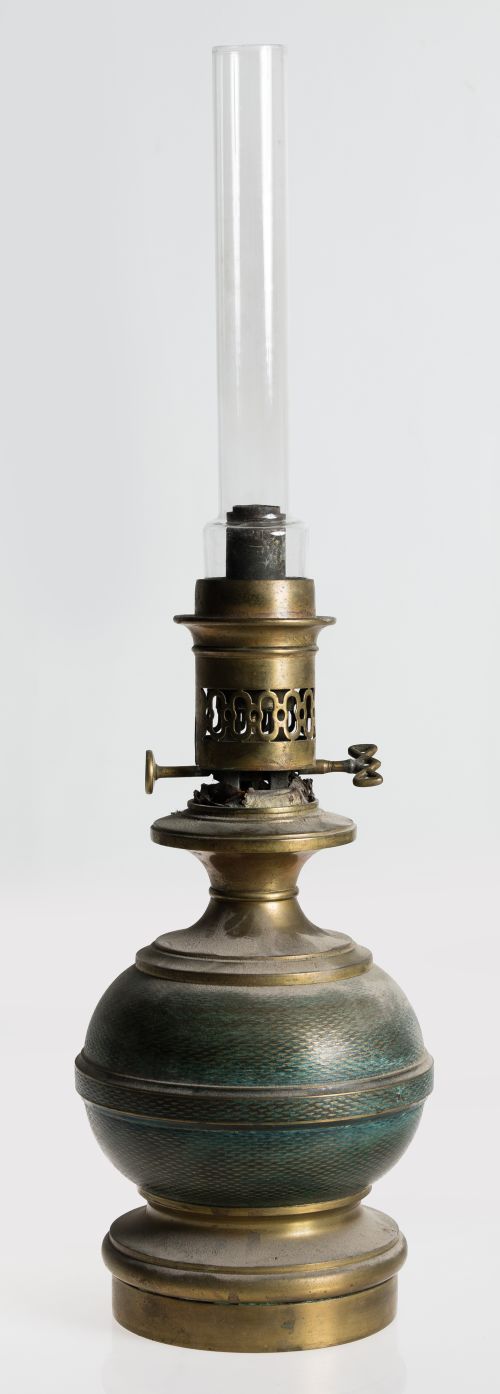 Quinqué de metal y esmalte, c. 1900