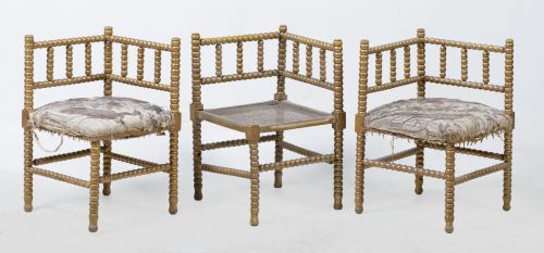 Tres sillas de esquina "bobbin", S.XX