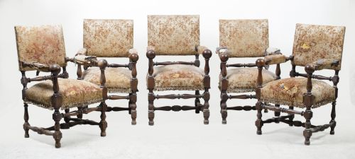 Cinco sillas de brazos alfonsinas siguiendo modelos del sig