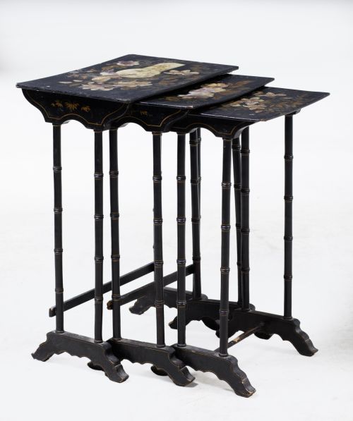 Tres mesas nido isabelinas, España, S. XIX