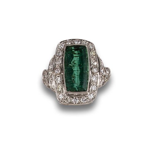 SORTIJA LANZADERA, ESTILO ANTIGUO, DE TURMALINA Y DIAMANTES