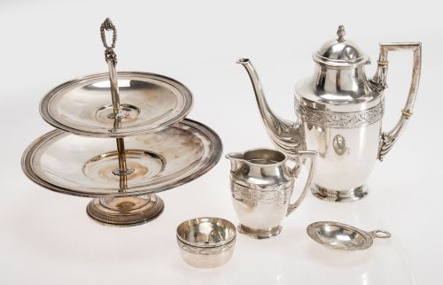 Juego de café y salvilla aociada de plata contrastada, S.XI