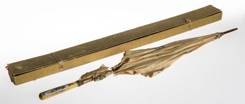 Sombrilla de seda y mango de porcelana, España, ffs.S.XIX