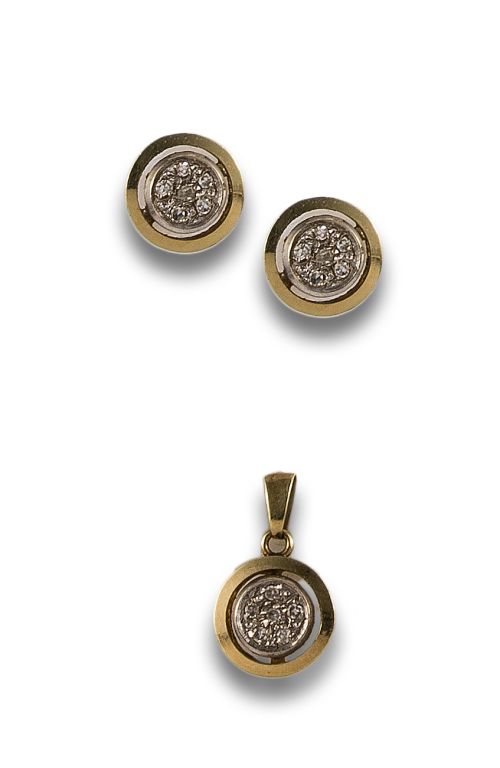 SET DE PENDIENTES Y COLGANTES DE DIAMANTES, EN ORO BICOLOR