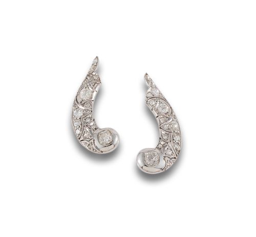 ANTIQUE DIAMOND CLIMBING EARRINGS IN PLATINUM