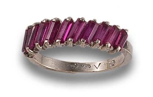 SORTIJA ORO BLANCO Y RUBÍES 