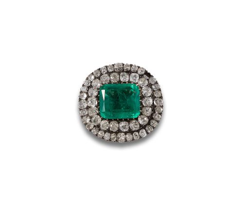 ANTIQUE BROOCH WITH 13,62CT EMERALD