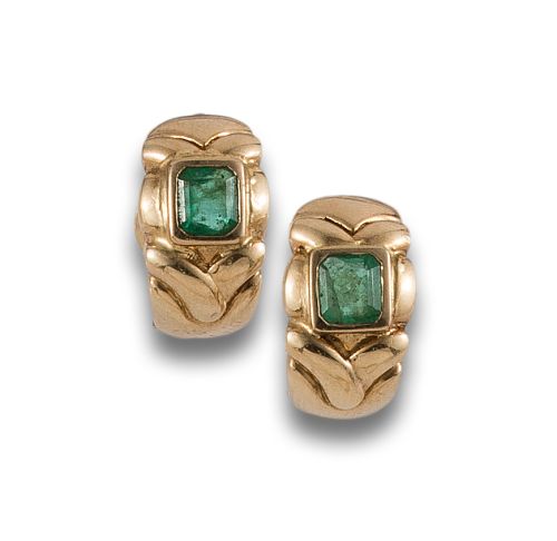 PAREJA DE PENDIENTES ORO Y ESMERALDAS