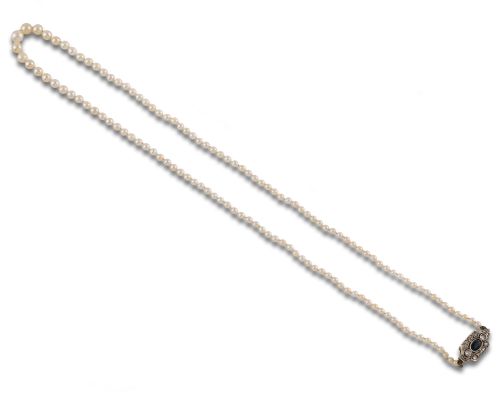 GARGANTILLAS DE PERLAS POSIBLEMENTE NATURALES