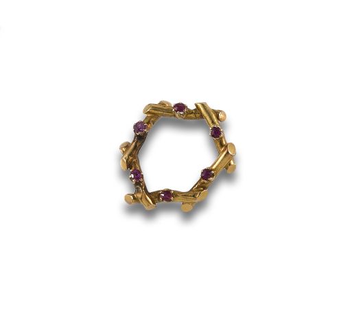 ALFILER CIRCULAR DE ORO Y RUBIES