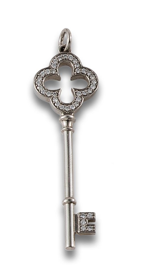 COLGANTE LLAVE DE DIAMANTES, EN PLATINO