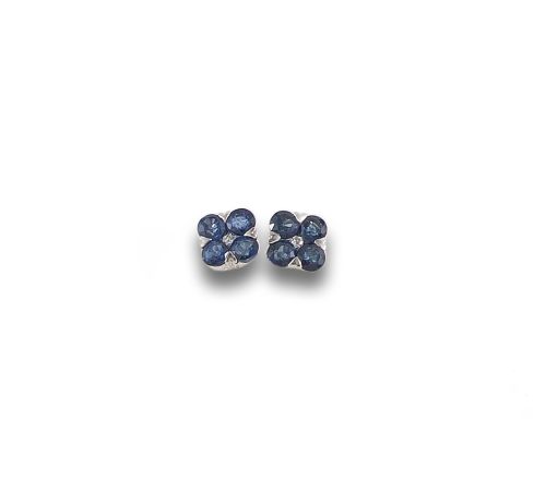 DIAMOND AND SAPPHIRE FLOWER EARRINGS IN WHITE GOLD