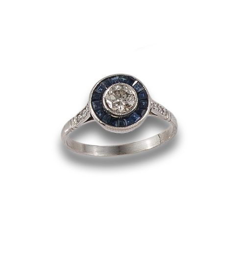 SORTIJA EN PLATINO OJO PERDIZ CON ZAFIROS Y DIAMANTE 