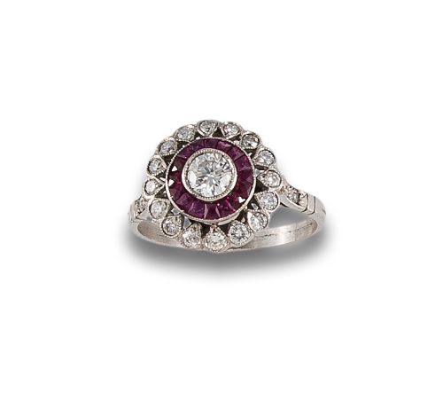 SORTIJA EN PLATINO OJO DE PERDIZ CON DIAMANTES Y RUBIES