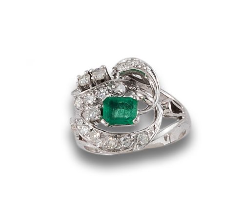 SORTIJA ORO BLANCO CON ESMERALDA Y DIAMANTES.