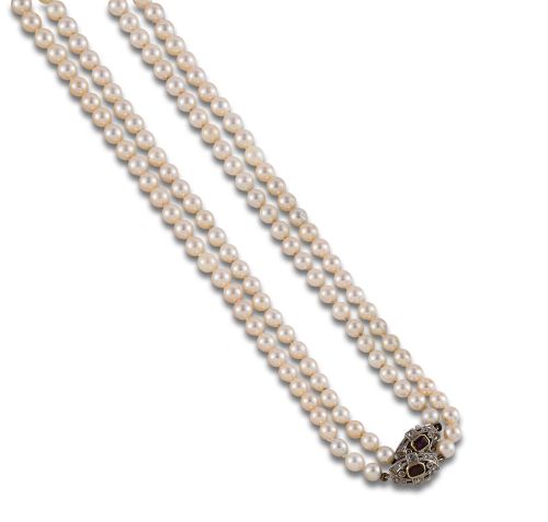 DOS COLLARES DE PERLA AKOYA Y ORO