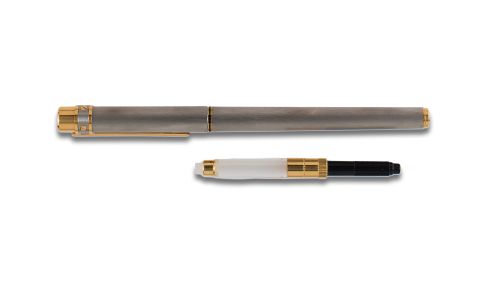 ESTILOGRAFICA CARTIER CON PLUMÍN DE ORO.