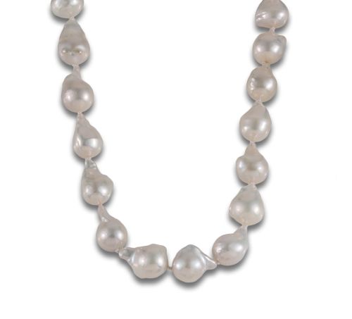 COLLAR DE PERLAS Y BROCHE DE PLATA