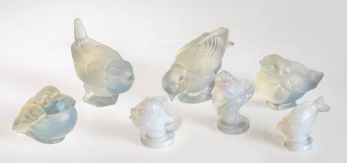 Lote de cuatro aves y tres peces de cristal opalescente, Ma
