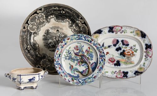 Tres piezas cerámica estampada.