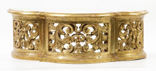 Ménsula realizada a partir de elementos antiguos