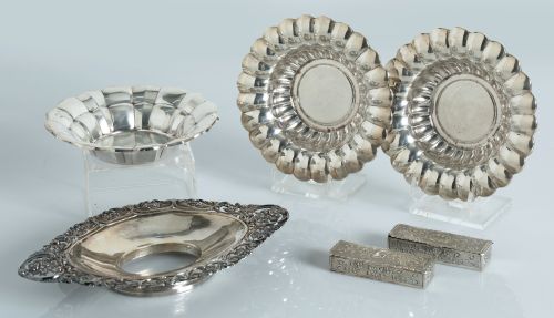 Lote de cuatro centros de mesa y dos cajitas de plata españ