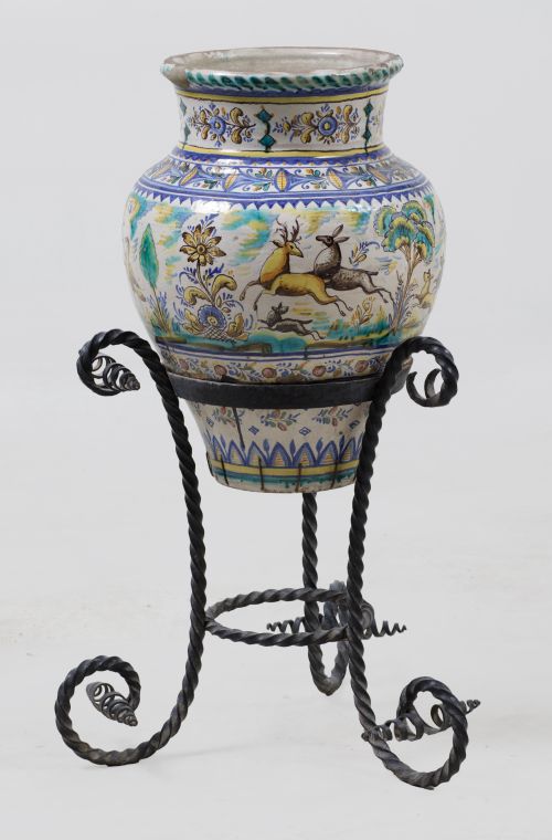 Jarrón de loza esmaltada, Triana, Sevilla, pps. S. XX