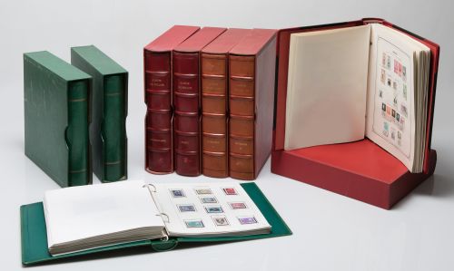 Colección de ocho álbumes de sellos diferentes países. 