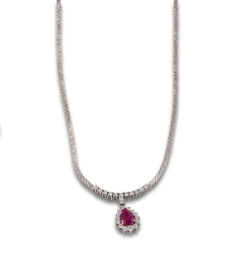 GARGANTILLA ORO, DIAMANTES Y RUBÍ BIRMANO.