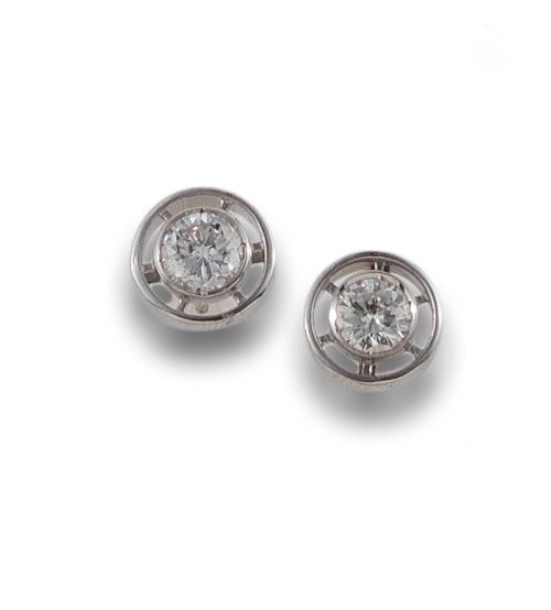 PENDIENTES DORMILONA CON DIAMANTE