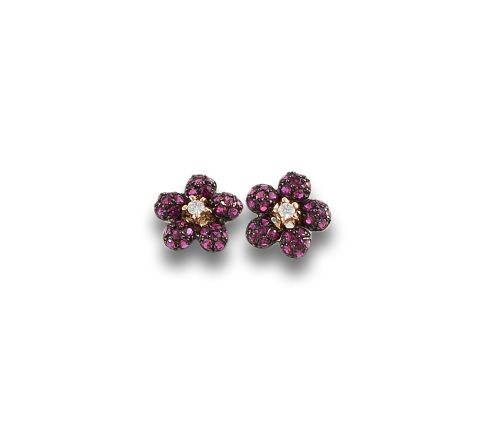 FLOWER-SHAPED EARRINGS