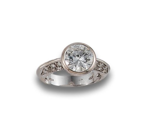 SOLITAIRE WITH DIAMOND AND WHITE GOLD