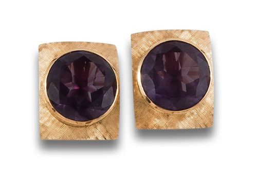 PAIR OF GOLD AND ALEXANDRITES EARRINGS