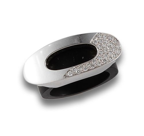 SORTIJA DE ORO, DIAMANTES Y CAUCHO.