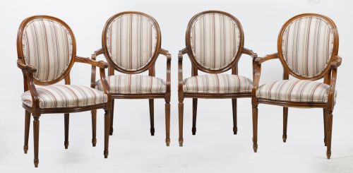 Cuatro butacas de estilo Luis XVI