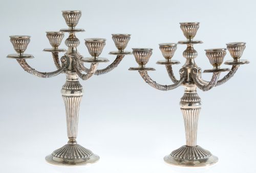 Pareja de candelabros de plata española, ley 916, S. XX