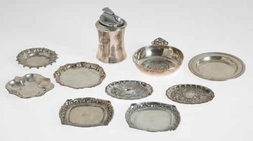 Lote de nueve ceniceros y un encendedor de plata española, 