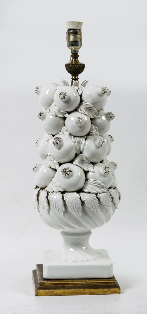 Lámpara de mesa siguiendo modelos de Manises