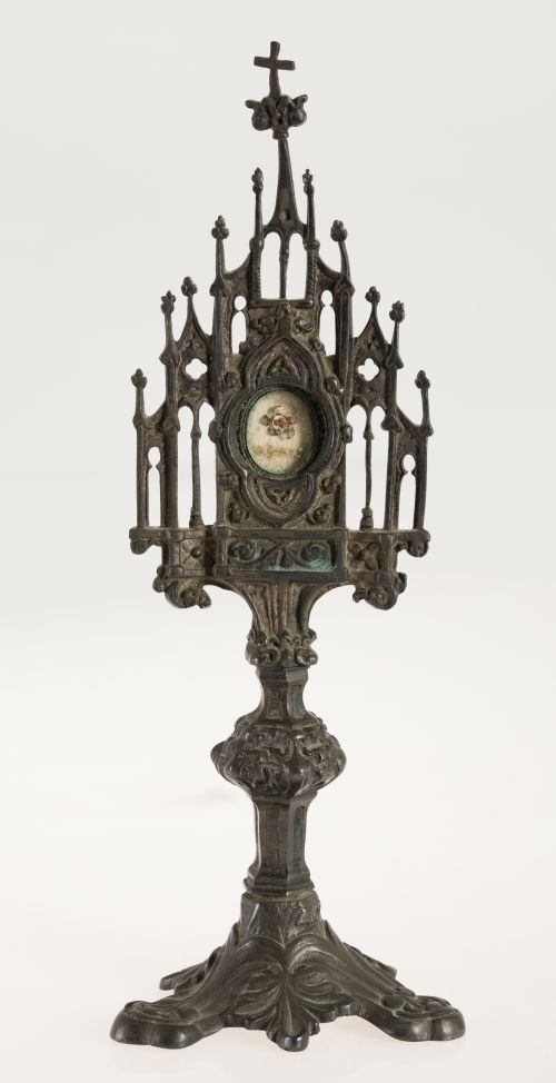 Relicario neogótico en bronce, Finales del siglo XIX