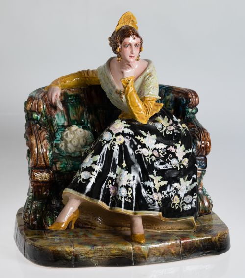 ANTONIO PEYRO, "Valenciana", Escultura de escayola esmaltada