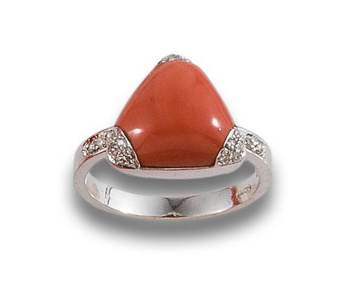 SORTIJA ORO BLANCO CON CORAL Y DIAMANTES