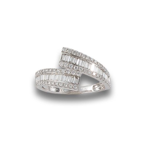 WHITE GOLD RING WITH DIAMONDS