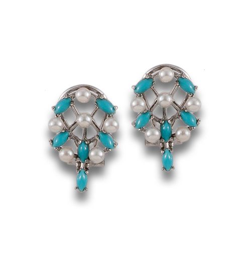 PENDIENTES DE ORO BLANCO, PERLAS Y TURQUESAS.