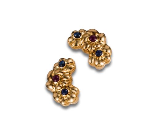 PENDIENTES TREPADORES EN ORO CON ZAFIROS Y RUBIES EN CABUJON